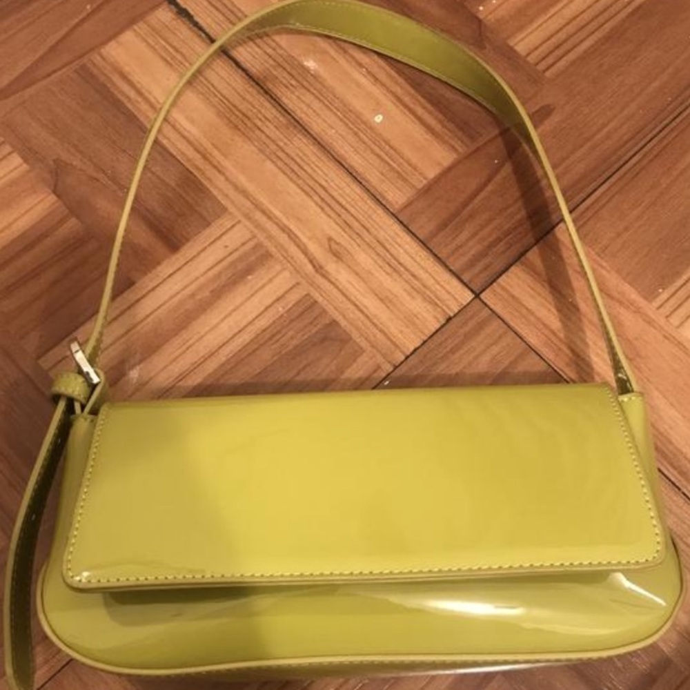 Urban Outfitters Patent Flap Baguette Bag new with tags - Picture 5 of 7